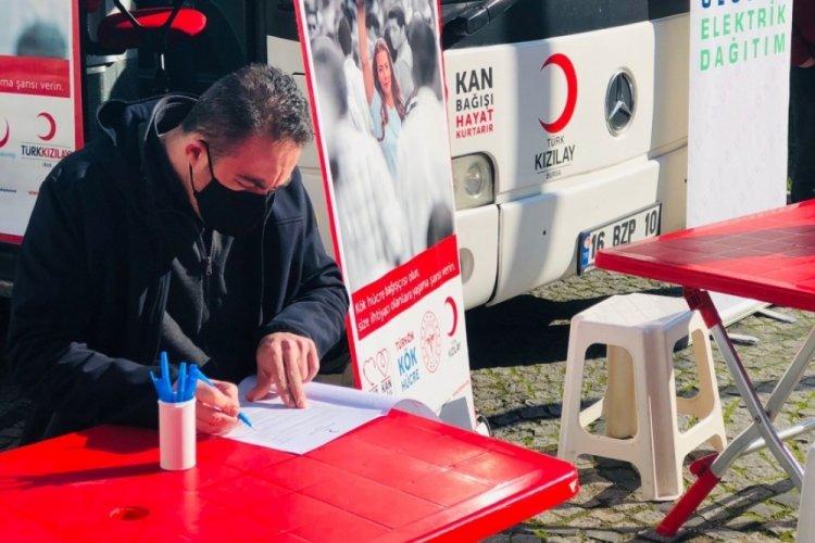 Bursa'da UEDAŞ &ccedil;alışanlarından kan ve k&ouml;k h&uuml;cre bağışı