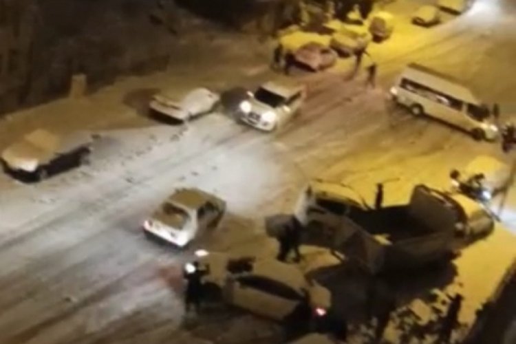 Yollar &ccedil;arpışan araba pistine d&ouml;nd&uuml;, kazalar art arda geldi