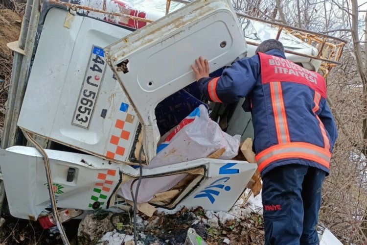 Malatya'da yolcu minib&uuml;s&uuml; devrildi: 17 yaralı