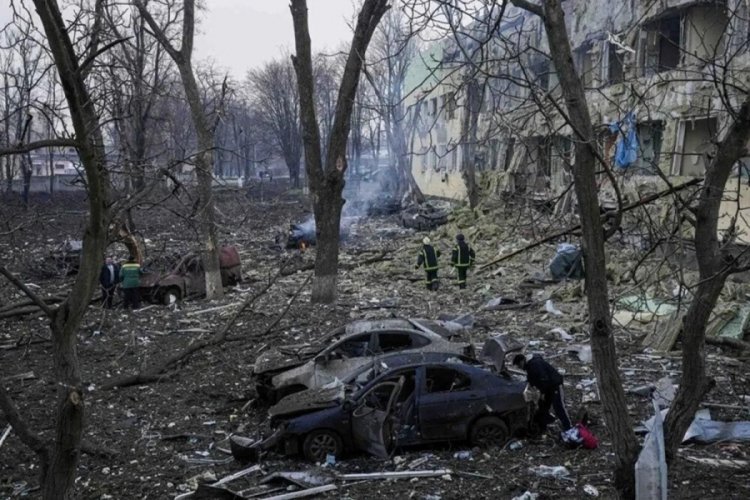 Rus bombalarının hedefi olan hamile kadın ve bebeği &ouml;ld&uuml;!