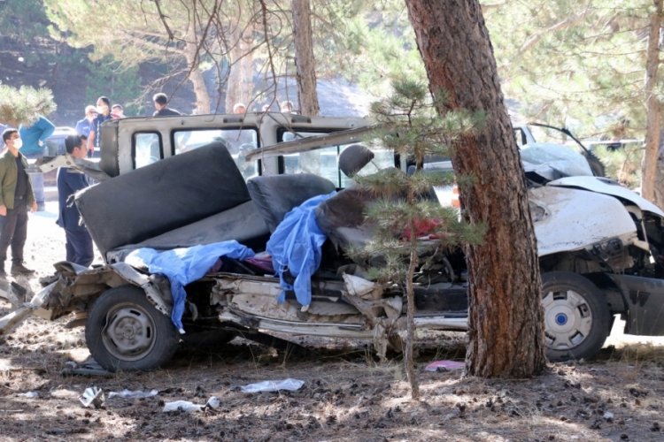 Afyonkarahisar'da 5 &ouml;ğrencinin &ouml;ld&uuml;ğ&uuml; kazada, ara&ccedil; sahibi tahliye oldu