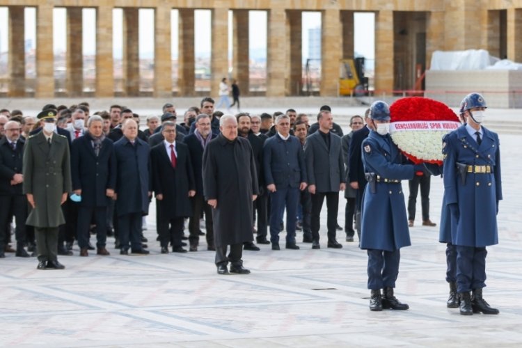 Gen&ccedil;lerbirliği Kul&uuml;b&uuml; Anıtkabir'i ziyaret etti