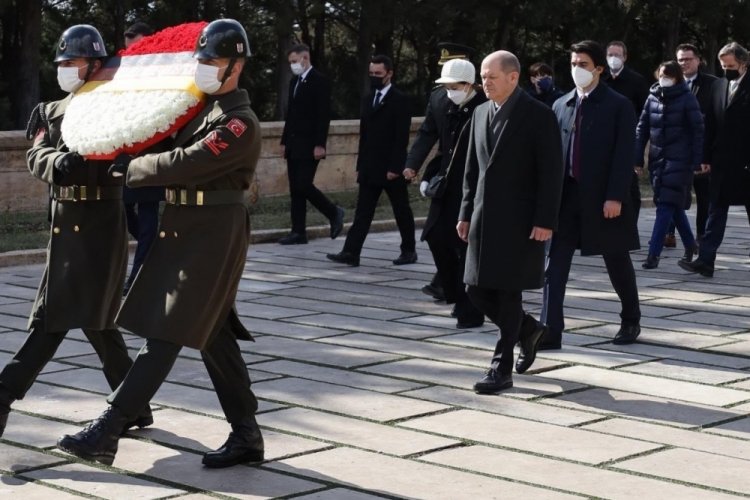 Scholz, Anıtkabir'i ziyaret etti