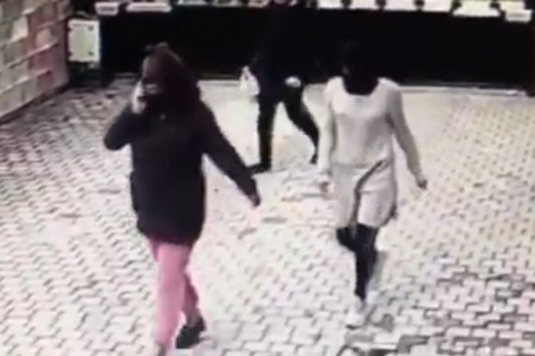 Bursa'da pe&ccedil;eli kadın hırsızlar kameraya yakalandı