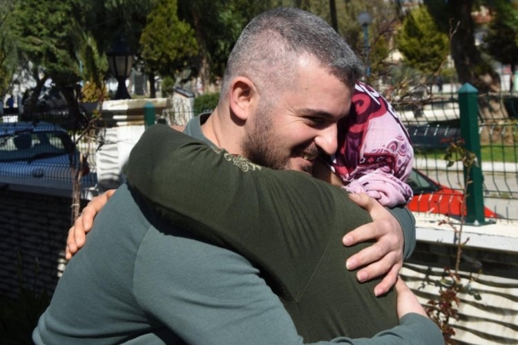 Tahliye olan T&uuml;rk aş&ccedil;ı: &Ouml;l&uuml;m&uuml; g&ouml;ze alıp yola &ccedil;ıktık
