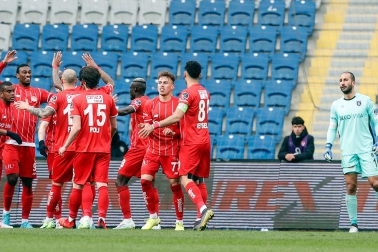 Başakşehir'in galibiyet &ouml;zlemi 3 ma&ccedil;a &ccedil;ıktı