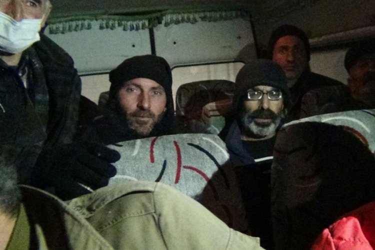15 kişi donmaktan son anda kurtarıldı