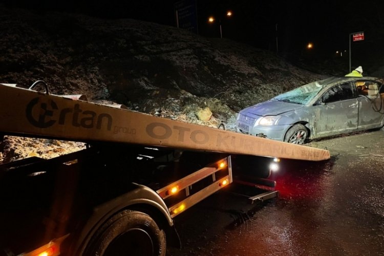 Otomobil şarampole u&ccedil;tu: 1 &ouml;l&uuml;, 3 yaralı