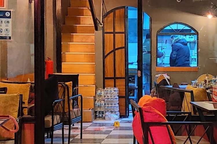 İstanbul'da silahlı saldırgan kafede dehşet sa&ccedil;tı