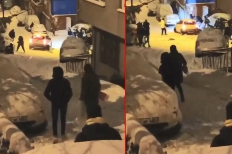 Kar y&uuml;z&uuml;nden kayan otomobil &ccedil;ocukların arasına daldı