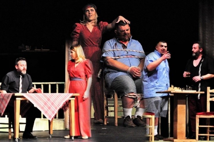 Bursa'da  '&Ouml;l&uuml;m ve Kız' performansı