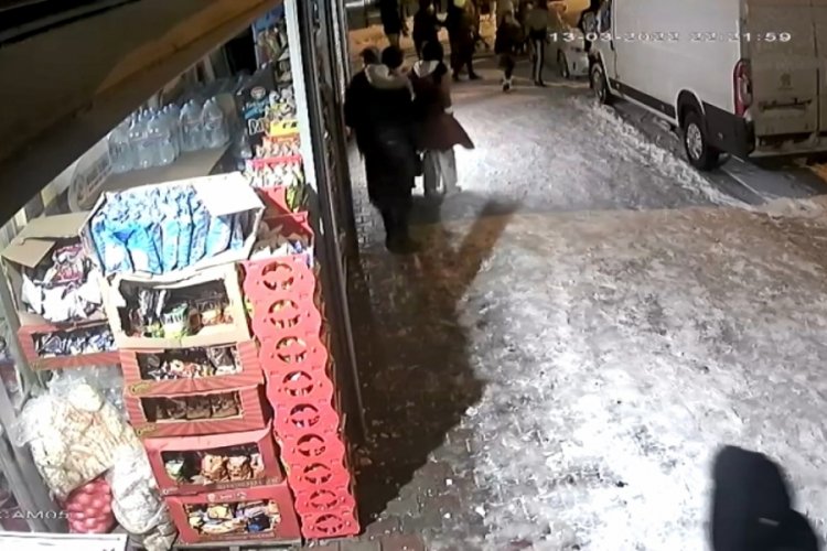 İstanbul'da iki ailenin silahlı kavgası kamerada