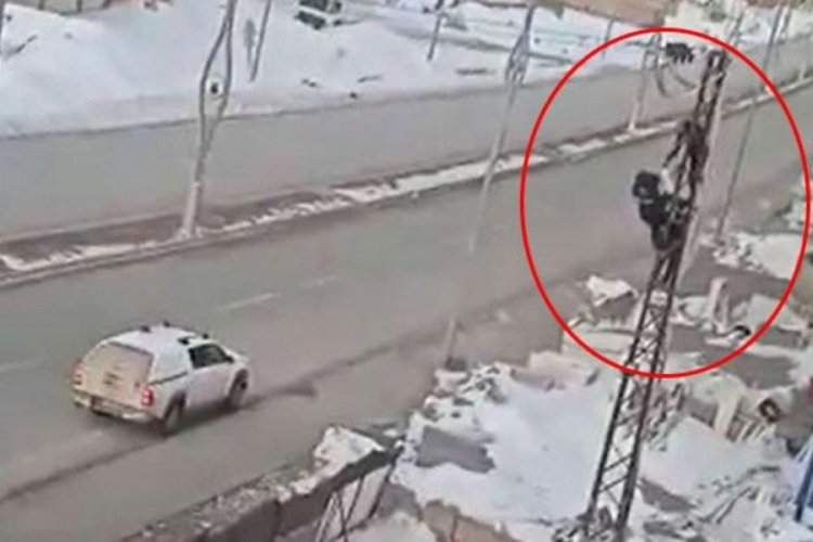 Hakkari'de direğe &ccedil;ıktı, akıma kapıldı