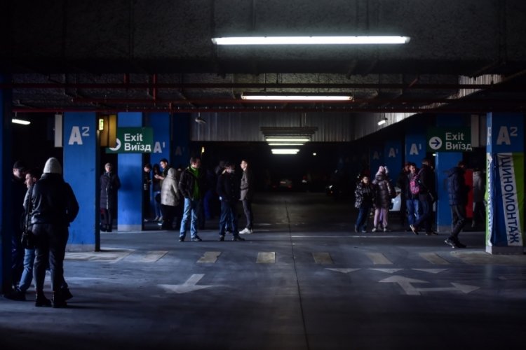 Ukrayna'da AVM otoparkları sığınak oldu