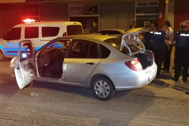 Adıyaman'da ka&ccedil;arken yola uyuşturucu atan 3 kişi tutuklandı