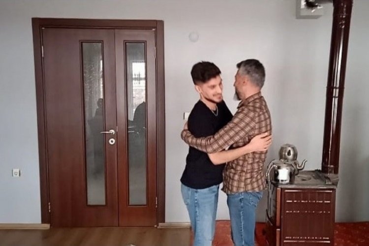 Ukrayna'da mahsur kalan Vanlı &ouml;ğrenci ailesine kavuştu