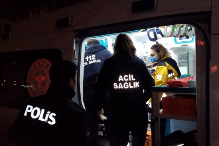 Darp edilip deliye d&ouml;nen adamı polis sakinleştirdi