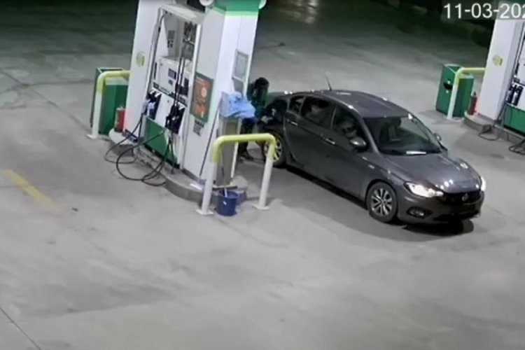 Aracının deposunu doldurup ka&ccedil;mışlardı! Yakalandılar...