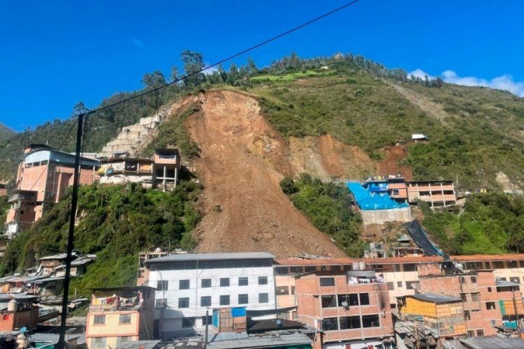 Peru'da toprak kayması