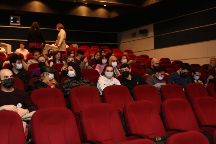 Bursa'da bilet yerine mama aldılar
