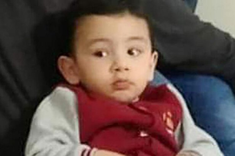 3 yaşındaki &ccedil;ocuk uyurken kusmuğuyla boğuldu