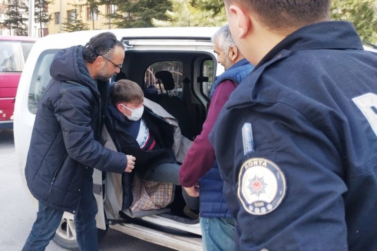 &Ccedil;aldığı arabayı i&ccedil;indeki &ccedil;ocukla birlikte ka&ccedil;ırdı