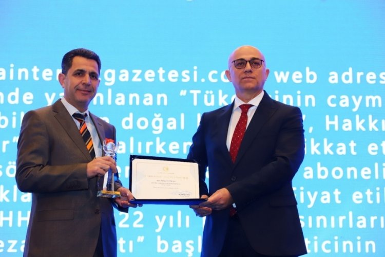 Mehmet &Ccedil;etinkaya'ya 'geleneksel' &uuml;&ccedil;&uuml;nc&uuml; &ouml;d&uuml;l