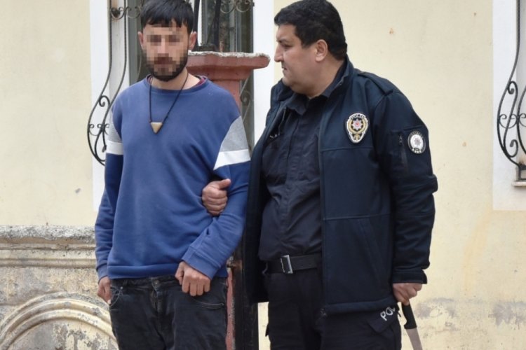 Antalya'da tartıştığı kardeşini g&ouml;ğs&uuml;nden bı&ccedil;akladı