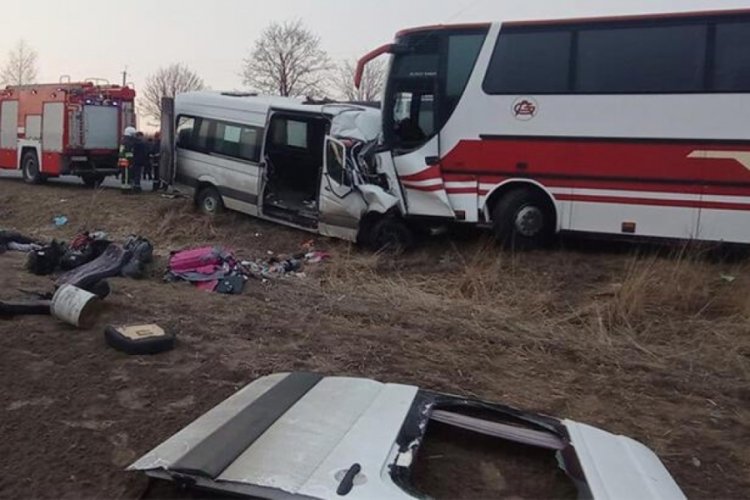 Ukrayna'da tahliye ara&ccedil;ları &ccedil;arpıştı