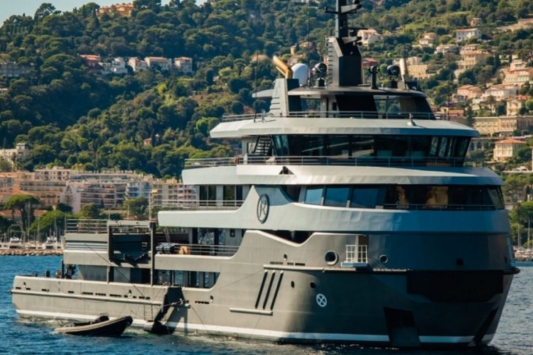 Rus oligarkın l&uuml;ks yatı Norve&ccedil;'te mahsur kaldı