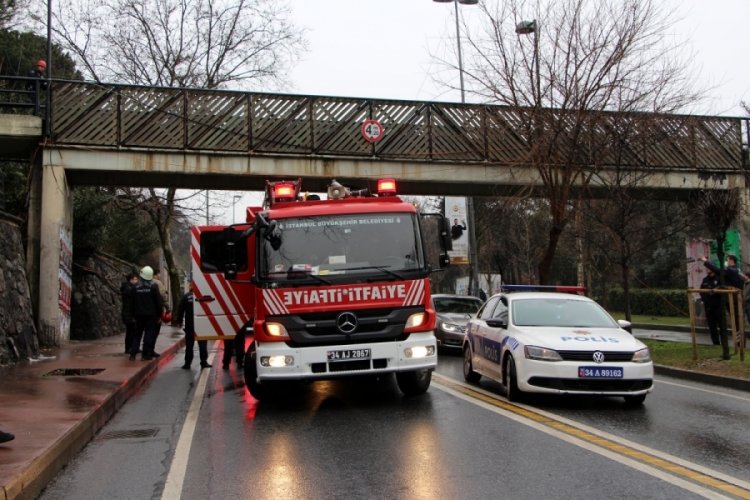 İstanbul'da &uuml;st ge&ccedil;itten d&uuml;şt&uuml;; ilk m&uuml;dahaleyi yoldan ge&ccedil;en doktor yaptı