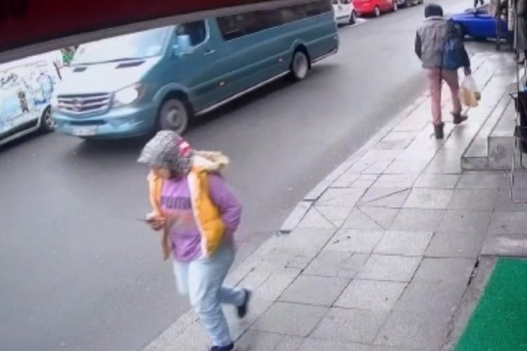 Cep telefonuna bakarken canından oluyordu