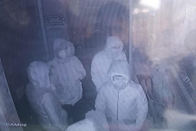 İstanbul'da oyun salonuna girip 200 bin liralık malzeme &ccedil;aldılar