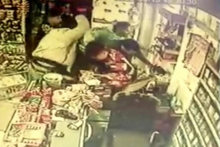 Kargo &ccedil;alışanı dehşet sa&ccedil;tı!