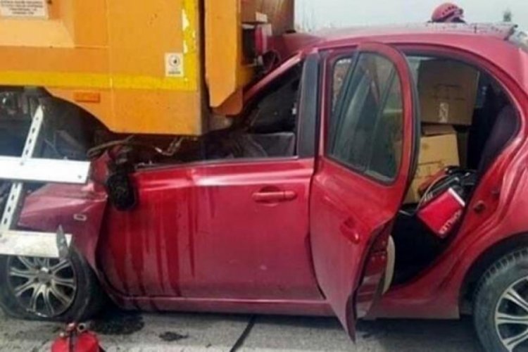 TIR'a otomobil &ccedil;arptı