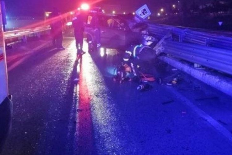 Otomobilin bariyere &ccedil;arptığı kazada kooperatif başkanı &ouml;ld&uuml;