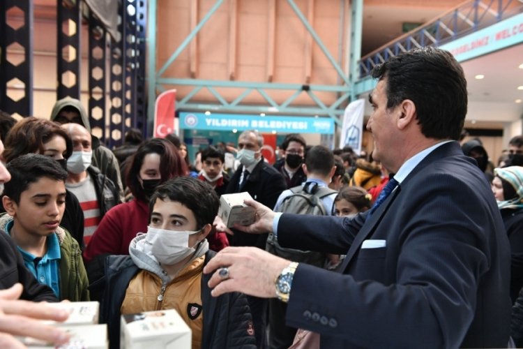 Başkan D&uuml;ndar Bursa Kitap Fuarı'nı ziyaret etti