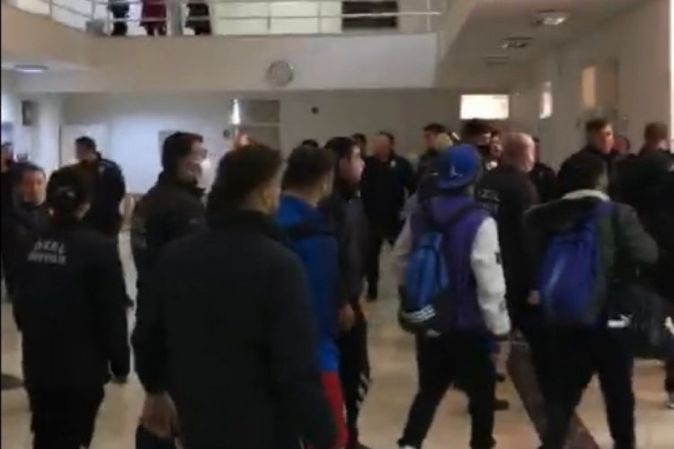&Uuml;niversiteler arası salon futbol ma&ccedil;ında kavga