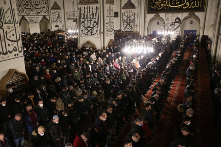 Bursa'da Beraat Kandili bir çok camide idrak edildi
