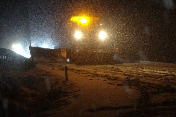 Zonguldak'ta yoğun kar trafiği fel&ccedil; etti