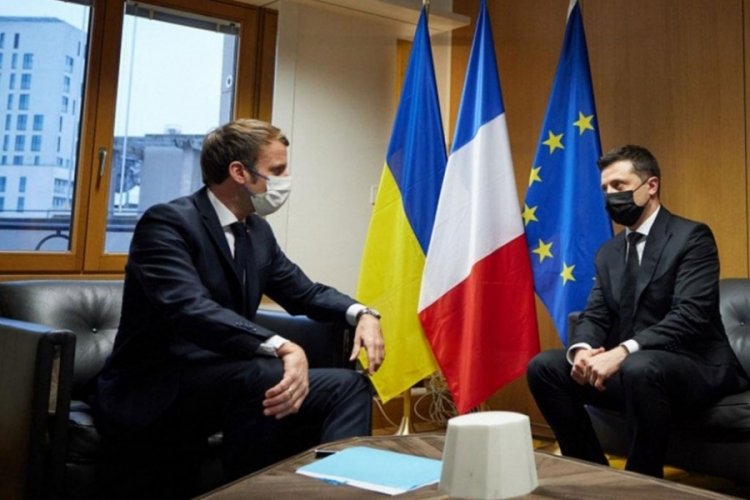 Zelenski ve Macron barış&ccedil;ıl diyaloğu g&ouml;r&uuml;şt&uuml;