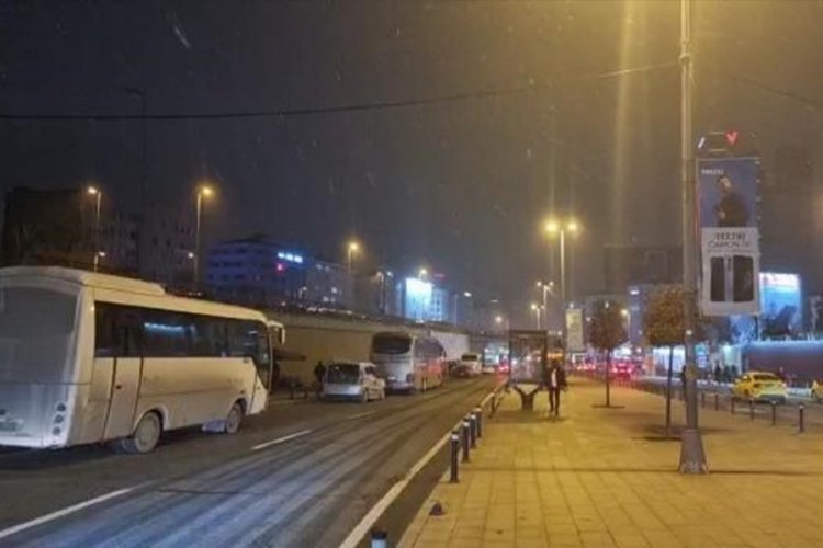 İstanbul'da kar yağışı başladı