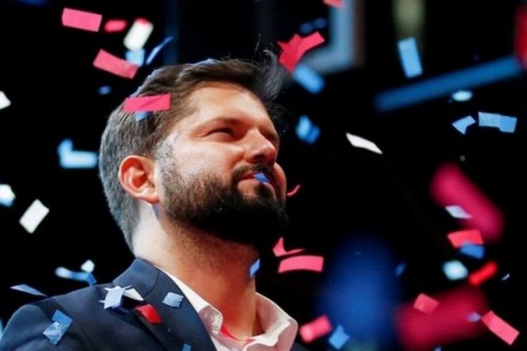 Boric: Eğlendirmeyen siyaset kimseyi mutlu etmez