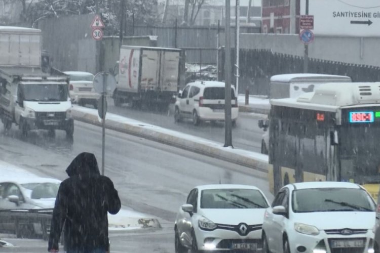 Basın Ekspres Yolu'nda kar etkisi