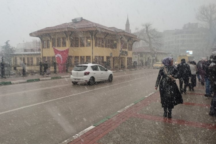 Bursa'da kar yağışı başladı