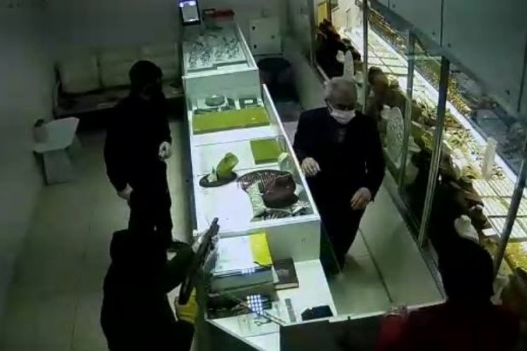 &Ccedil;orum'da &ccedil;aldıkları altınları mezara g&ouml;mm&uuml;şler