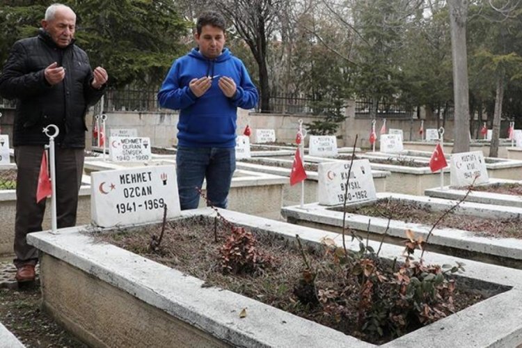 60 yıl sonra sonra şehitlerinin mezarını buldular