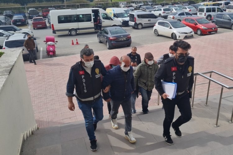 2 grup arasında feci kavga: 12 g&ouml;zaltı