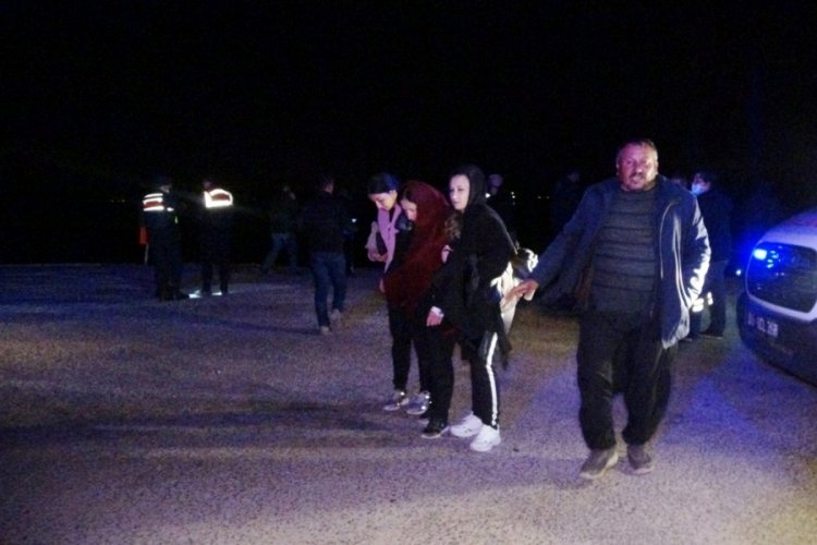 Kontrolden &ccedil;ıkan yolcu otob&uuml;s&uuml; devrildi: 4'&uuml; ağır 23 yaralı