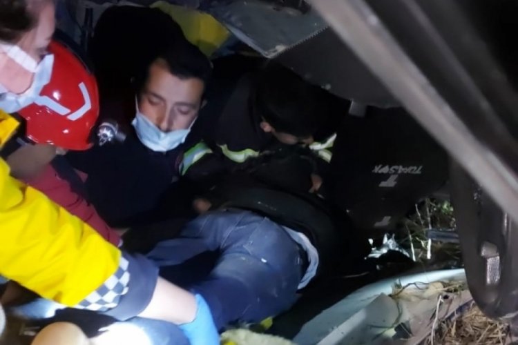 Takla atan otomobil &ccedil;ukura u&ccedil;tu: Yaralılar var